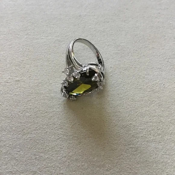 Elegant Sterling Silver Green Crystal Cocktail Ring - Picture 7 of 7